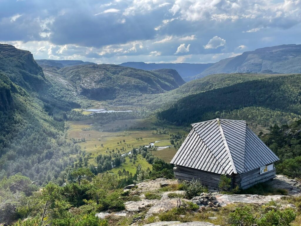 Hiking South Norway: Hjelmeland: Ritlandskrateret