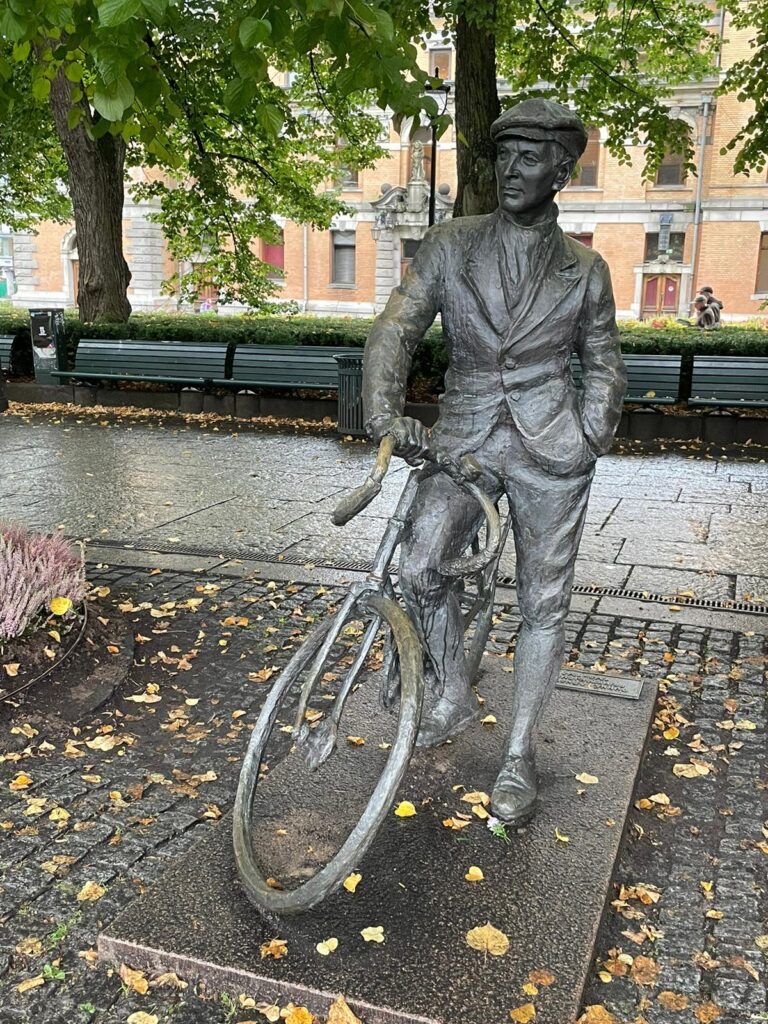 Statue of Gunnar Sönsteby in Oslo