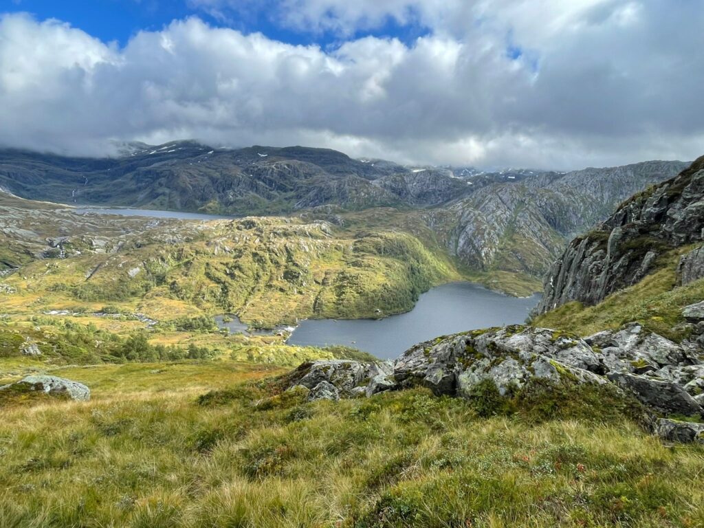 Hiking in South Norway, Hardangerfjord: Vahaug to Tostöl