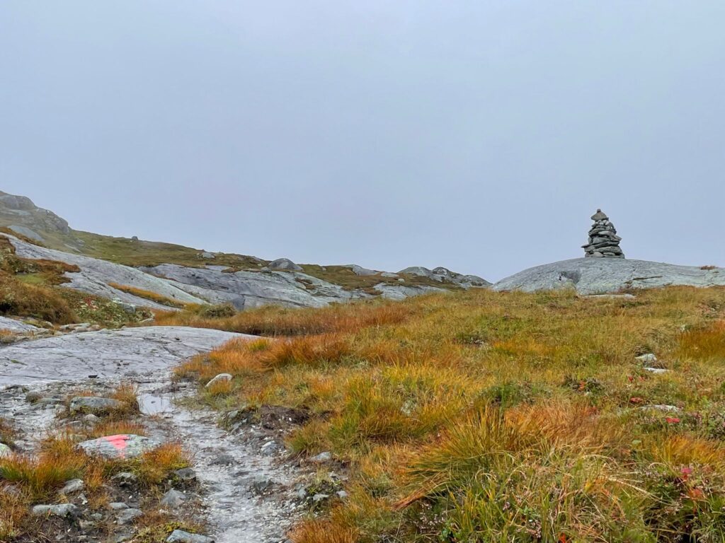 Hiking in South Norway, Hardangerfjord: Vahaug to Tostöl